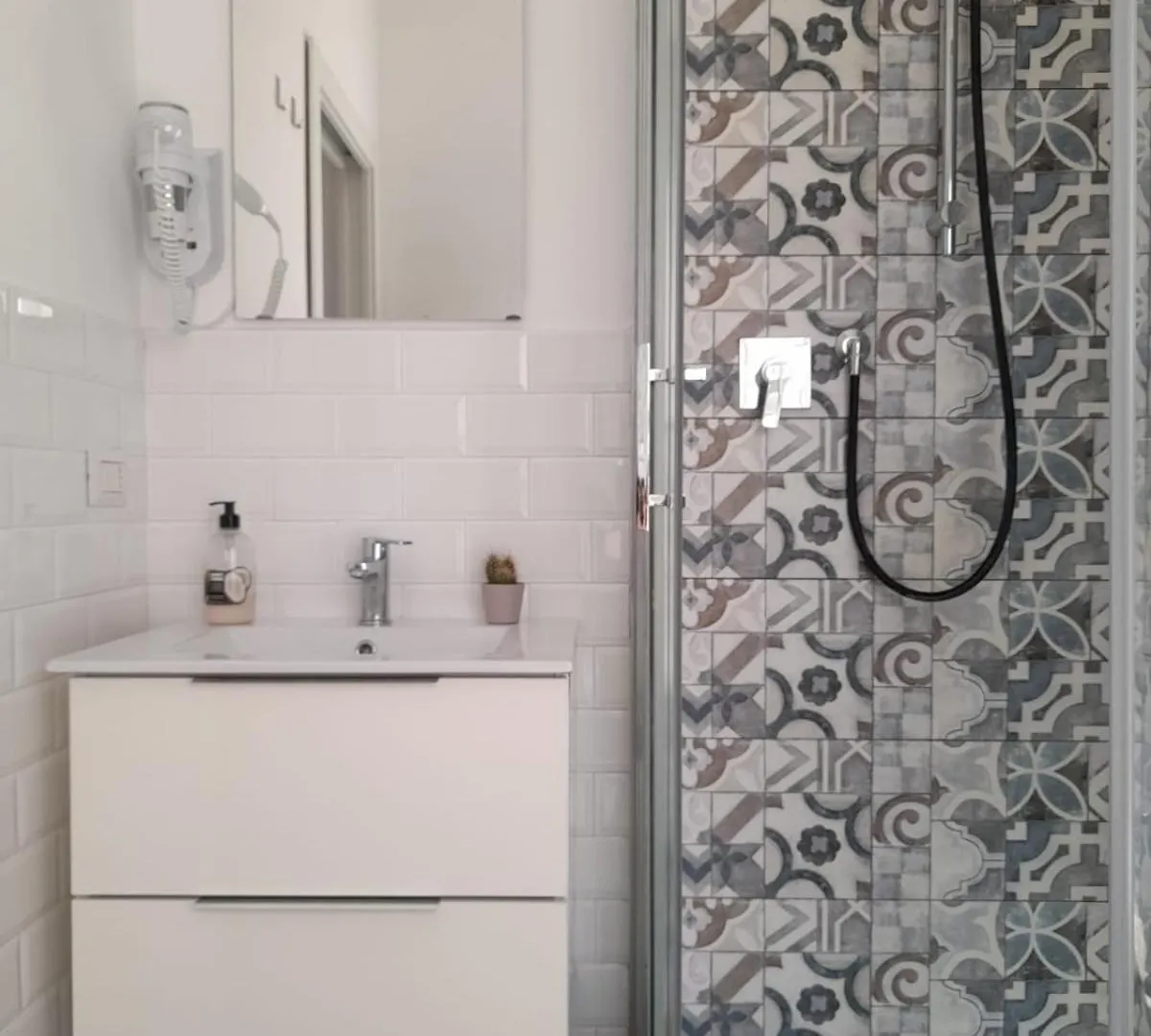 -L' Oasi Del Turista, Room 5- Central Station Private External Bathroom Milano 0*,